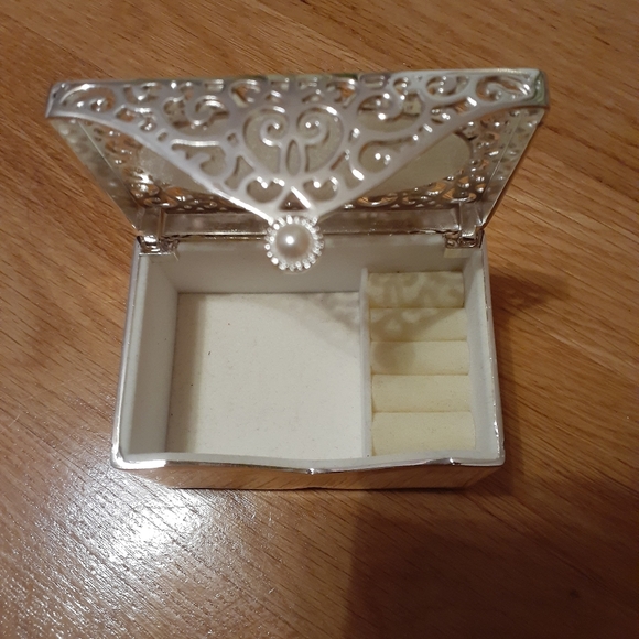 Silver jewelry box - Picture 2 of 4